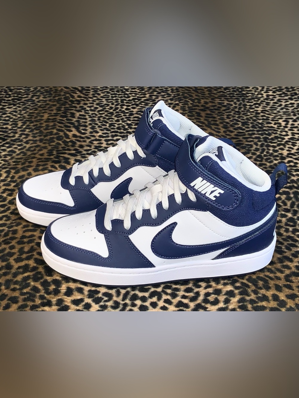 Nike - Picture 2 of 5